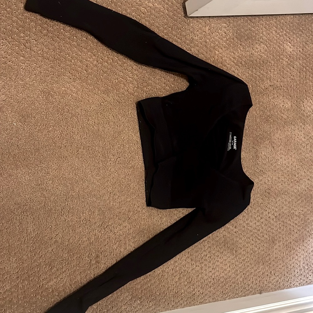 black, seamless, long sleeved top
